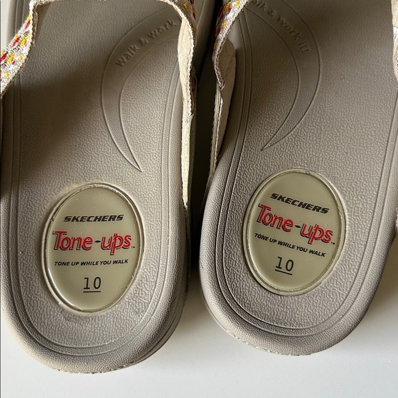 Sketchers Tone Ups Flip Flop Sandal Embroidered Strap grey/tan - Picture 11 of 14
